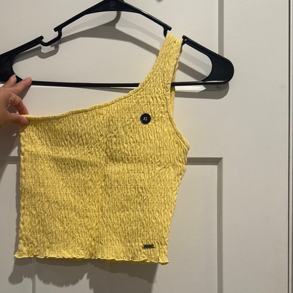 New hollister Yellow One-Shoulder Top - Picture 1 of 2